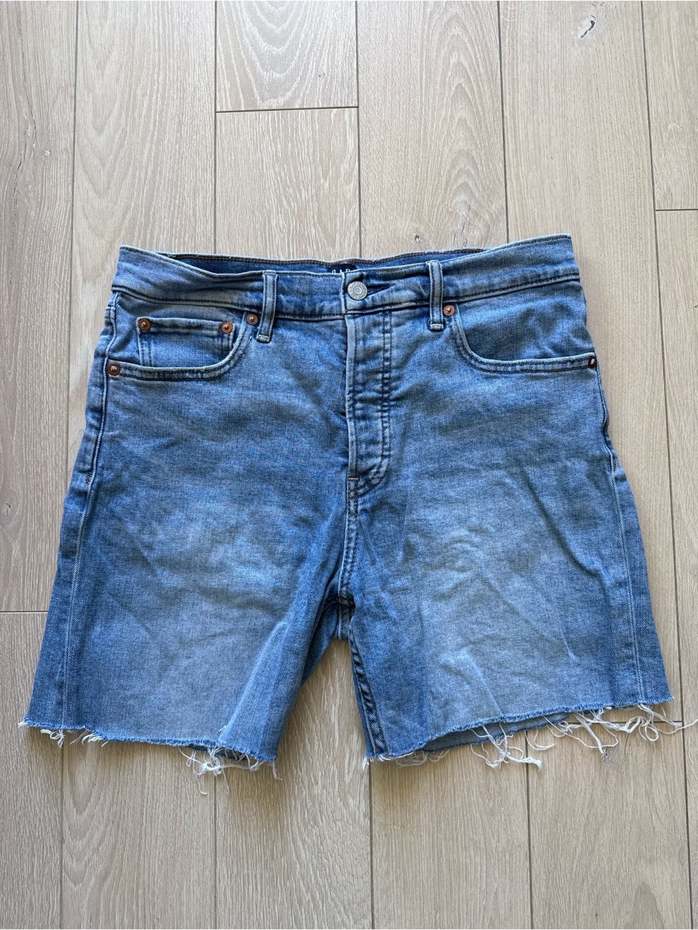 Gap Cheeky Straight Jean Shorts Women’s Size 8 / 29